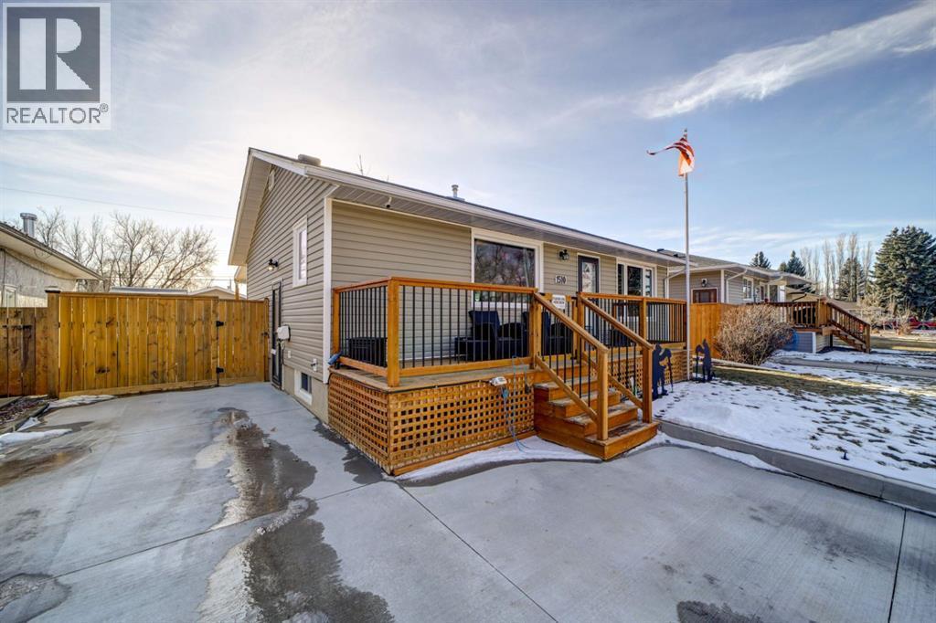 Front Porch - 1510 12 Avenue N, Lethbridge, AB - Outdoor With Deck Patio Veranda