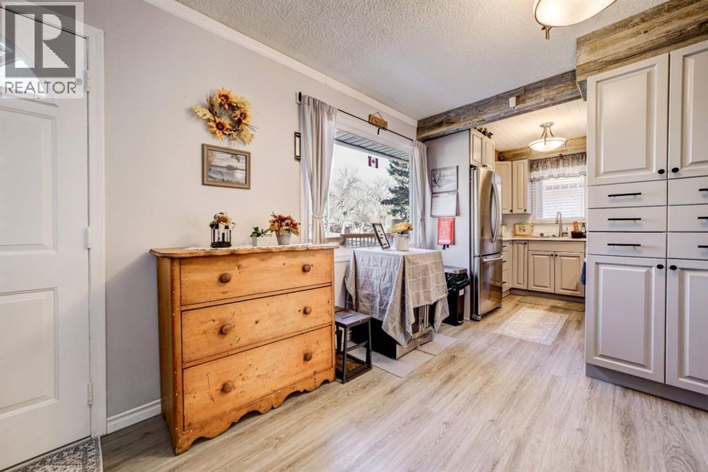 Update Kitchen - 1510 12 Avenue N, Lethbridge, AB - Indoor