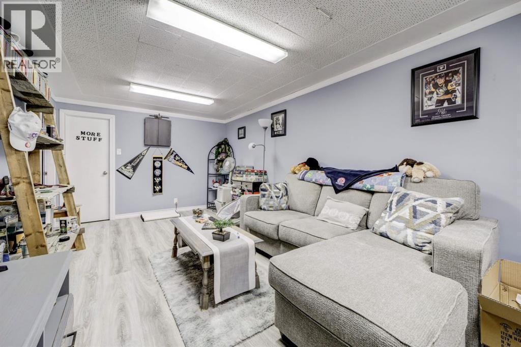 Large Family Room - 1510 12 Avenue N, Lethbridge, AB - Indoor