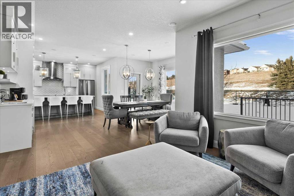 255 Gleneagles View, Cochrane, AB - Indoor Photo Showing Living Room