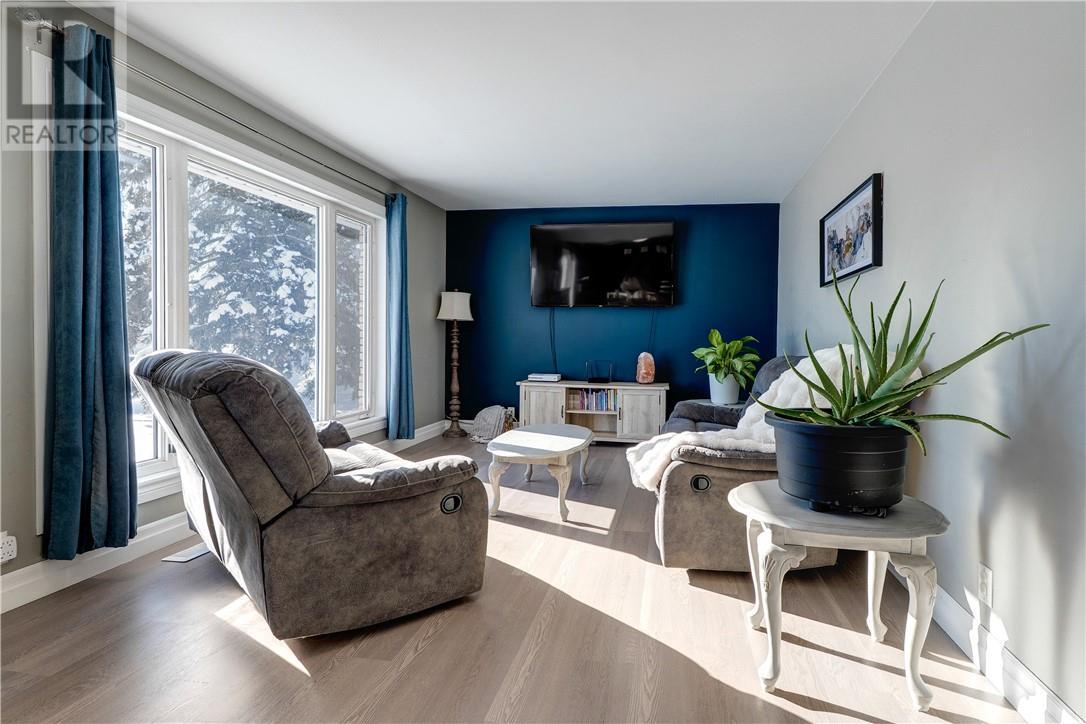 18 St Jean, Hagar, ON - Indoor Photo Showing Living Room