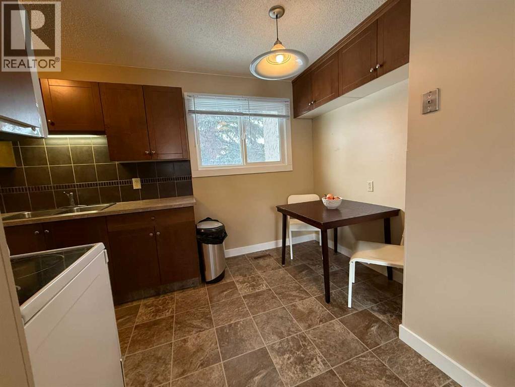 7, 65 Lafayette Boulevard, Lethbridge, AB - Indoor