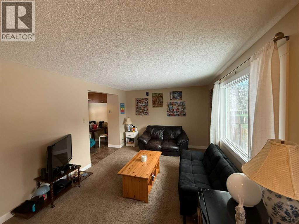 7, 65 Lafayette Boulevard, Lethbridge, AB - Indoor Photo Showing Living Room