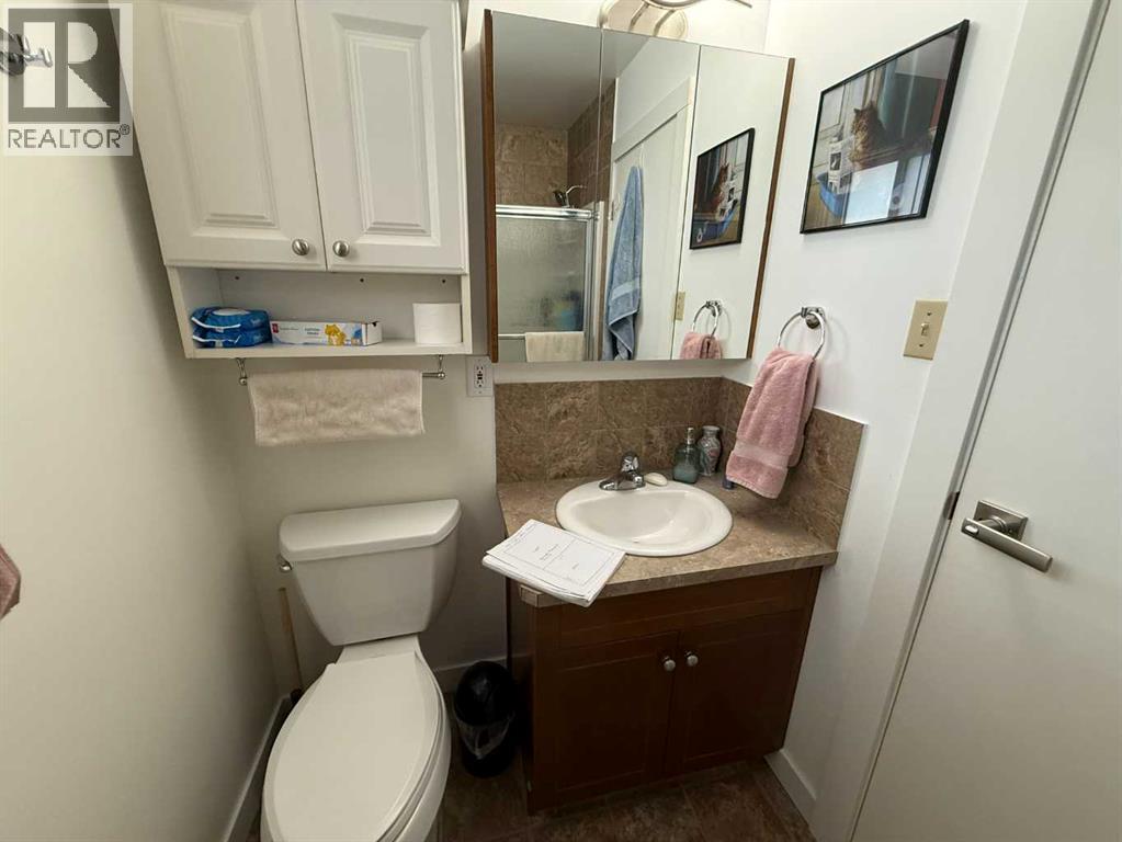7, 65 Lafayette Boulevard, Lethbridge, AB - Indoor Photo Showing Bathroom
