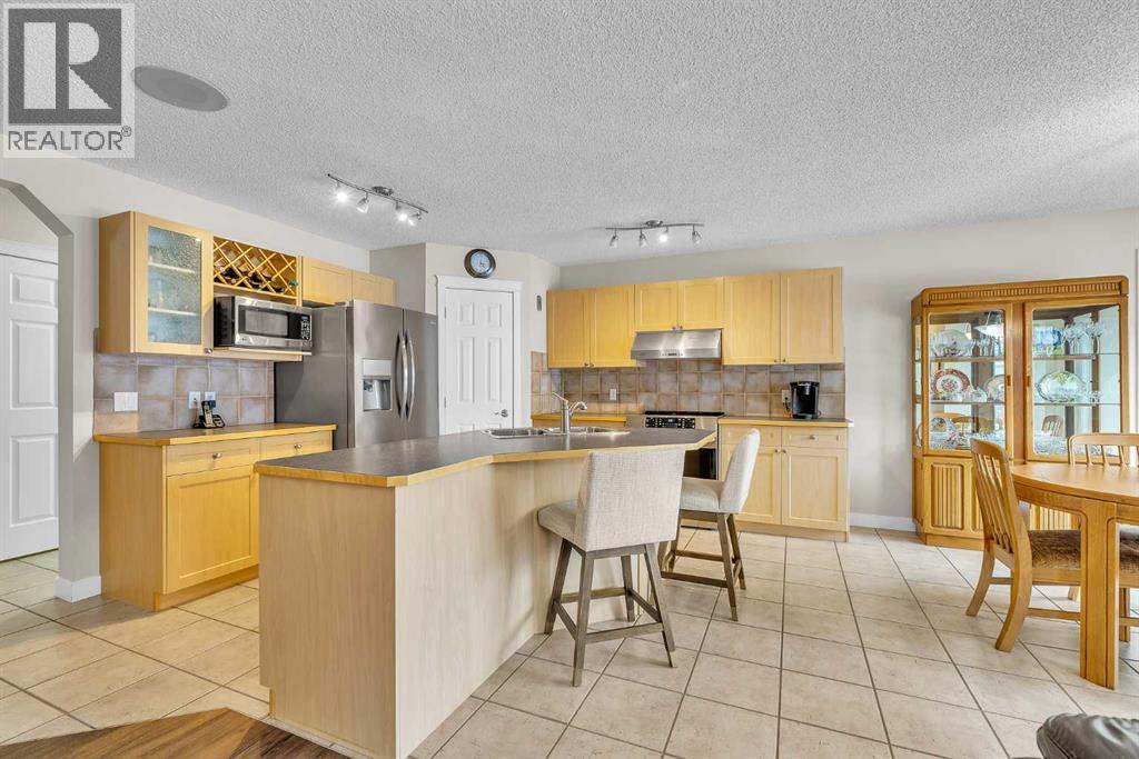 103 Panamount Crescent Nw, Calgary, AB - Indoor Photo Showing Kitchen