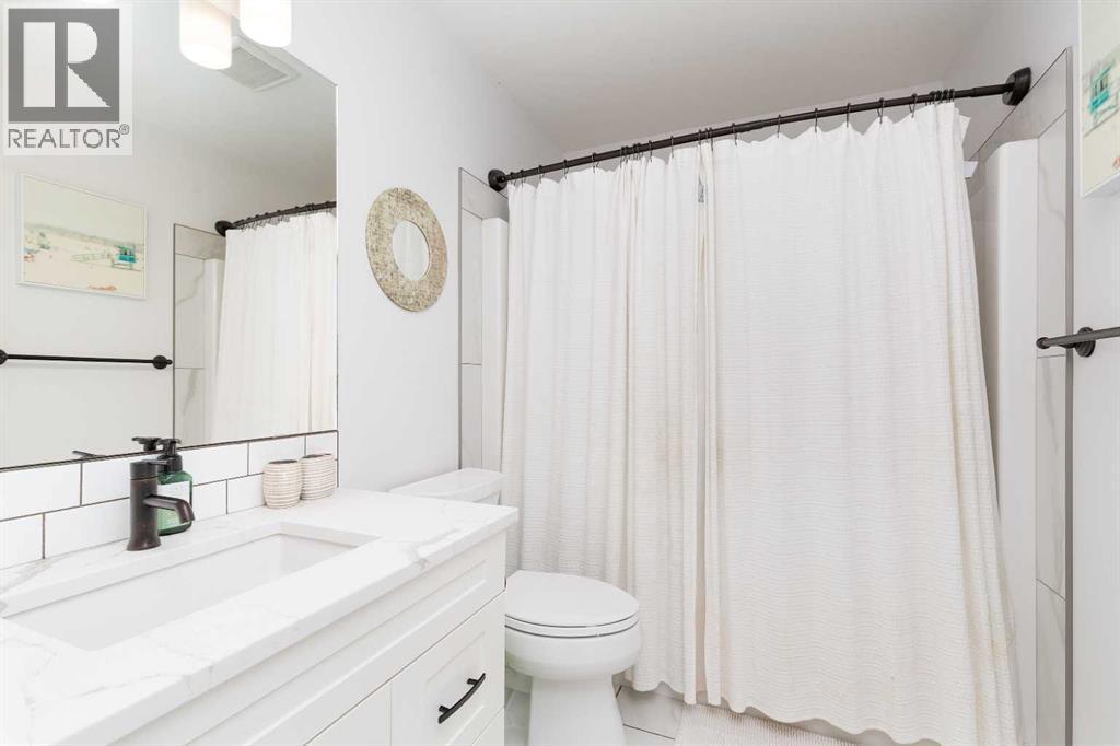 131 Goldenrod Way W, Lethbridge, AB - Indoor Photo Showing Bathroom