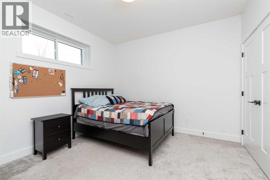 131 Goldenrod Way W, Lethbridge, AB - Indoor Photo Showing Bedroom