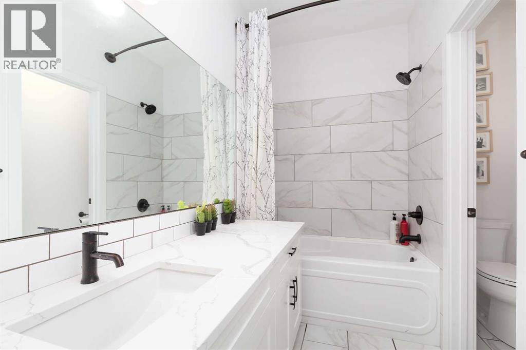 131 Goldenrod Way W, Lethbridge, AB - Indoor Photo Showing Bathroom