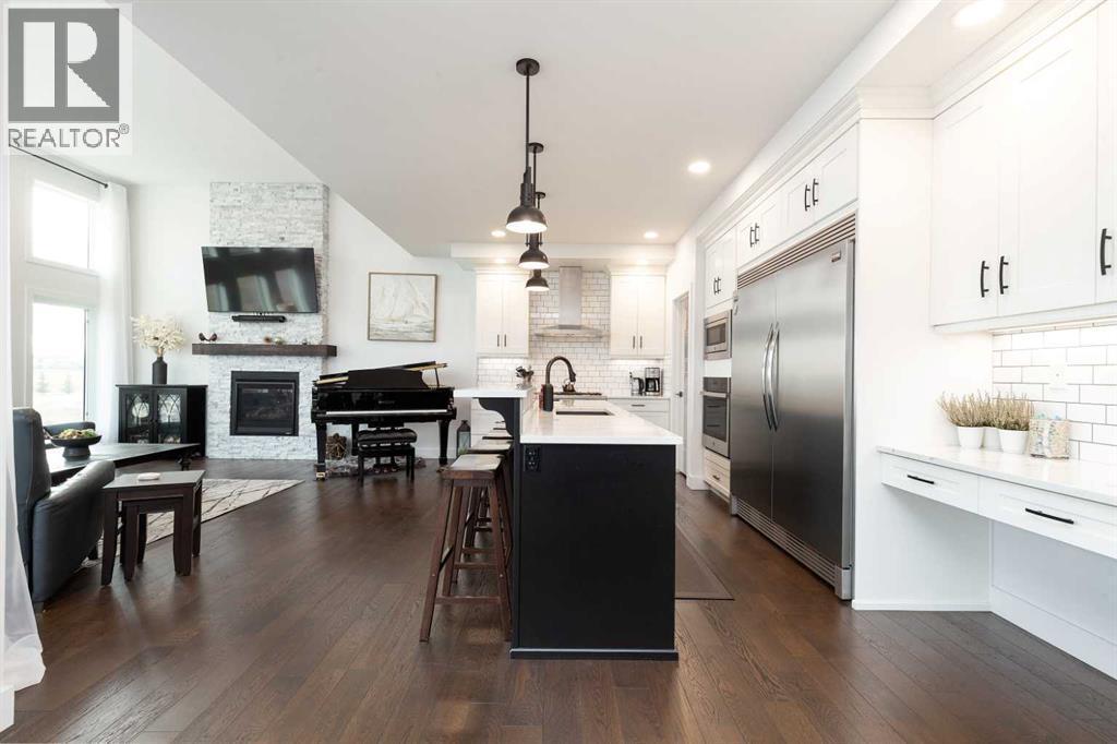 131 Goldenrod Way W, Lethbridge, AB - Indoor Photo Showing Kitchen With Upgraded Kitchen