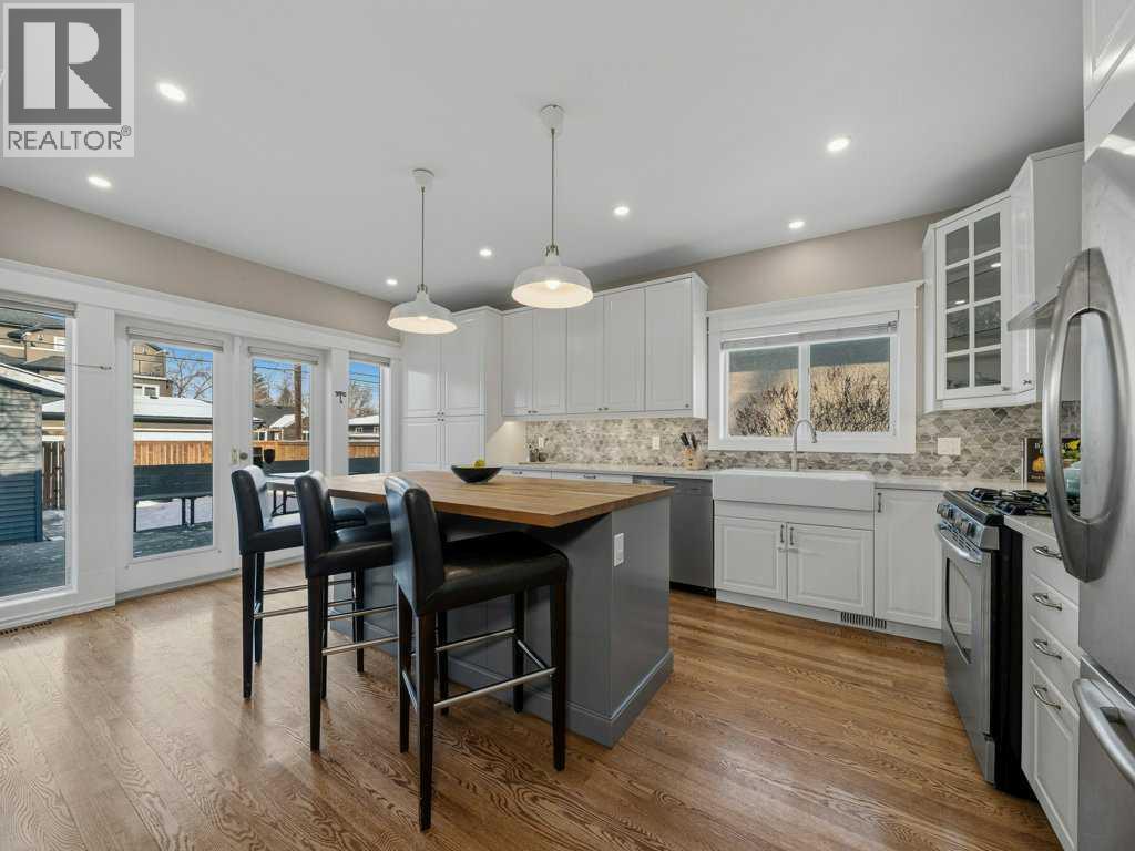 250 23 Avenue Ne, Calgary, AB - Indoor Photo Showing Kitchen With Stainless Steel Kitchen With Upgraded Kitchen