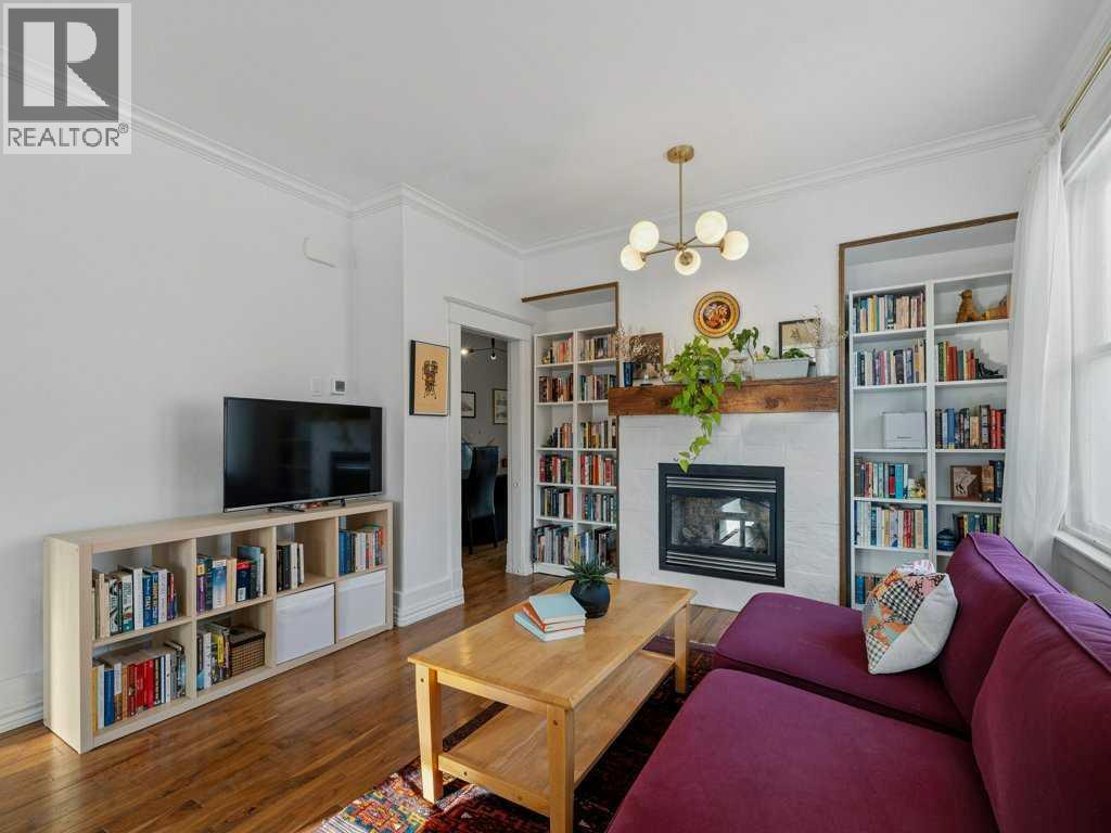 250 23 Avenue Ne, Calgary, AB - Indoor Photo Showing Living Room With Fireplace