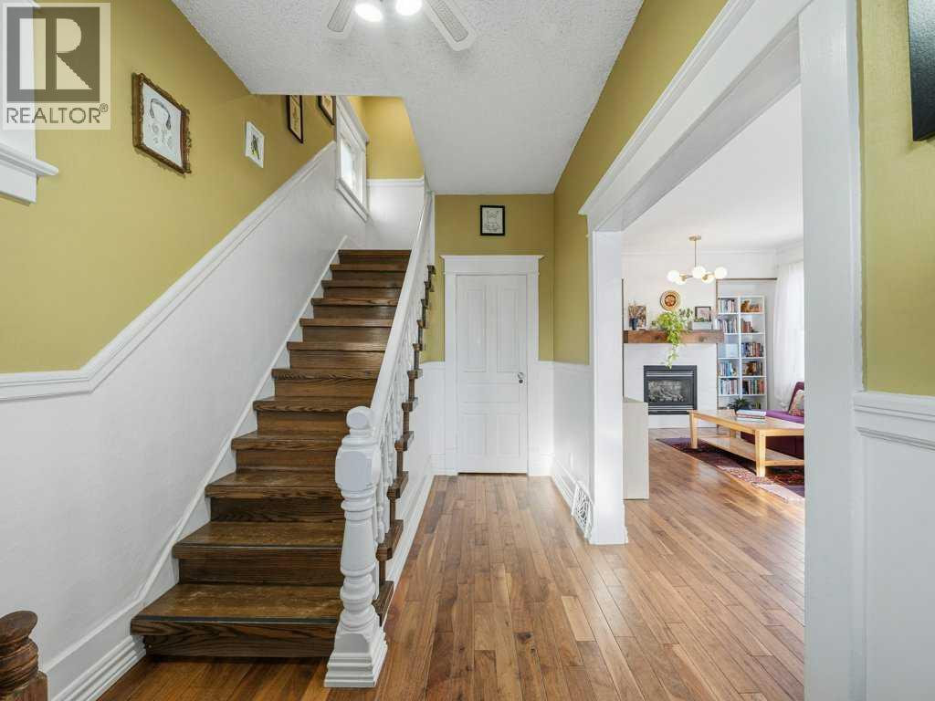 250 23 Avenue Ne, Calgary, AB - Indoor Photo Showing Other Room