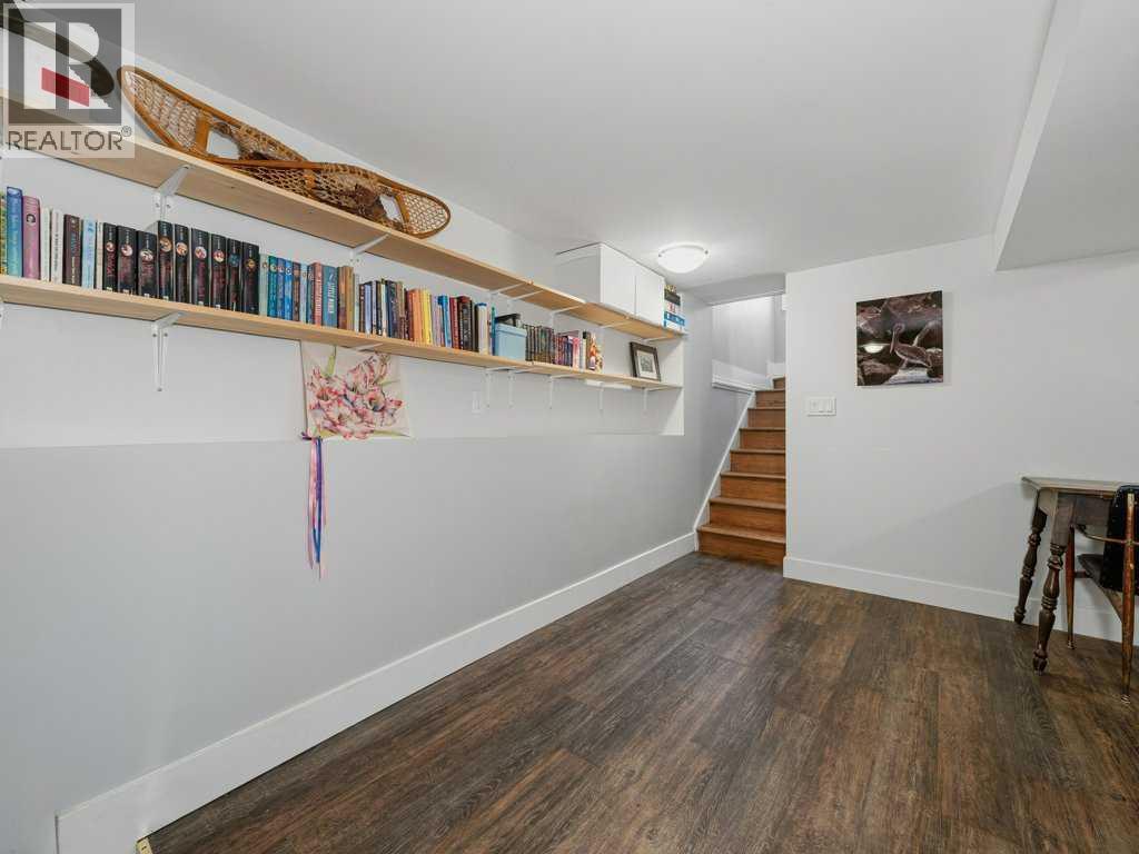 250 23 Avenue Ne, Calgary, AB - Indoor Photo Showing Other Room
