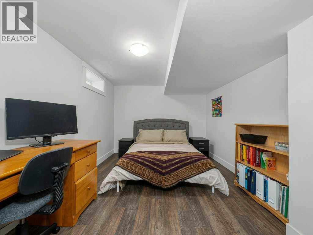 250 23 Avenue Ne, Calgary, AB - Indoor Photo Showing Bedroom