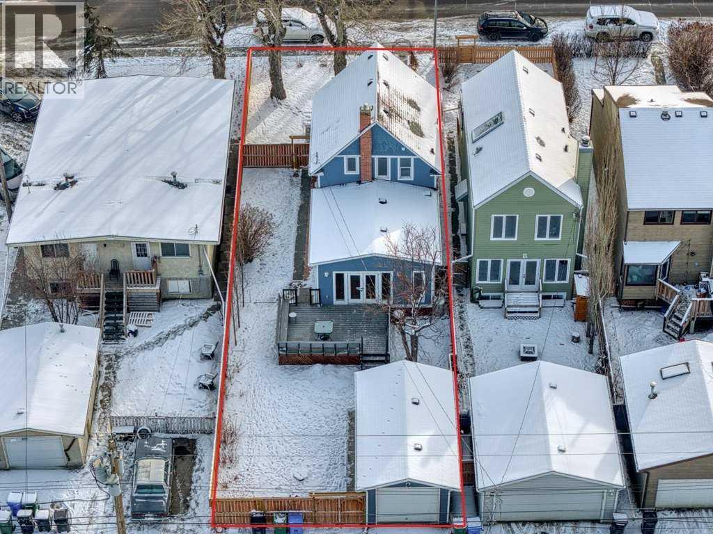 250 23 Avenue Ne, Calgary, AB - Outdoor With Facade