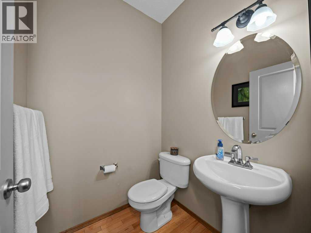 108 Pantego Rise Nw, Calgary, AB - Indoor Photo Showing Bathroom