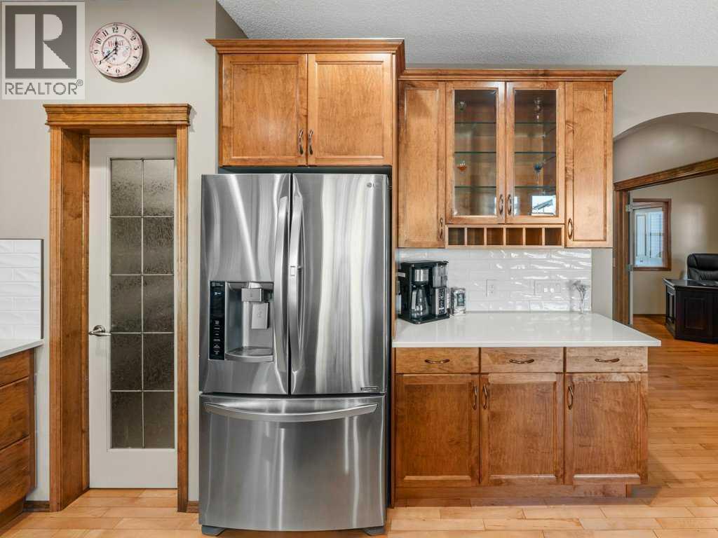 108 Pantego Rise Nw, Calgary, AB - Indoor Photo Showing Kitchen