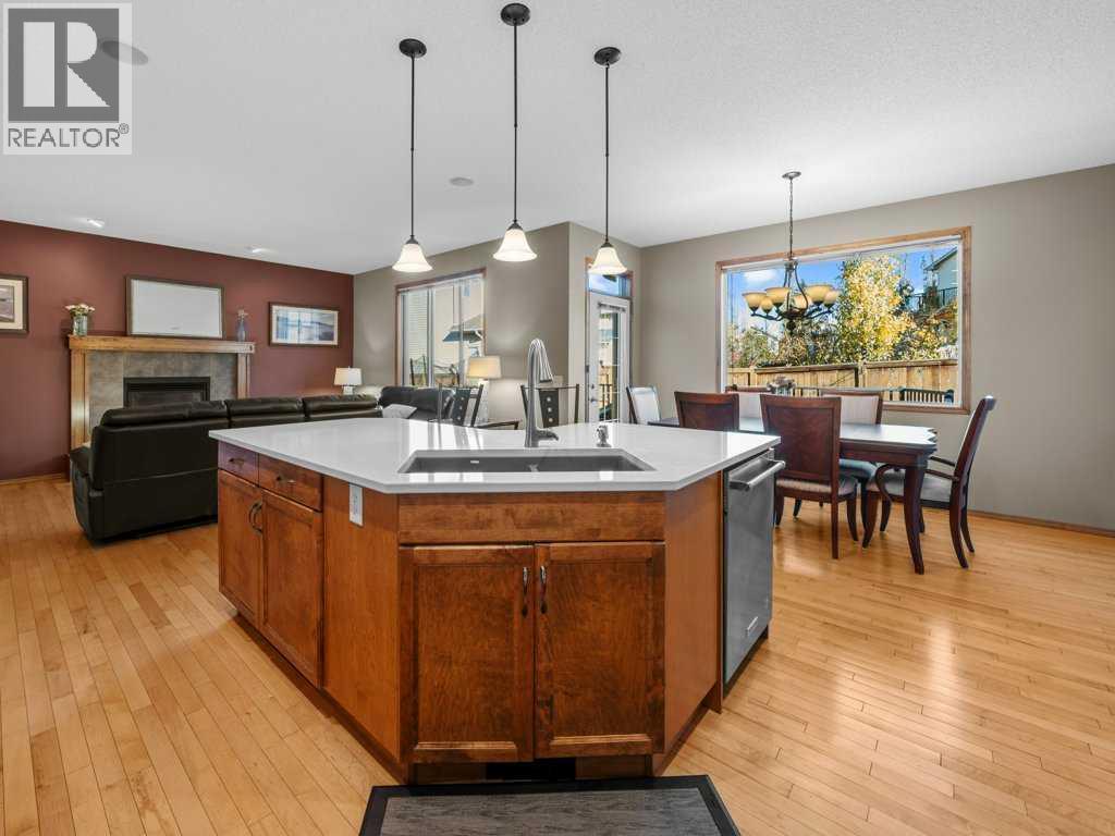 108 Pantego Rise Nw, Calgary, AB - Indoor Photo Showing Kitchen