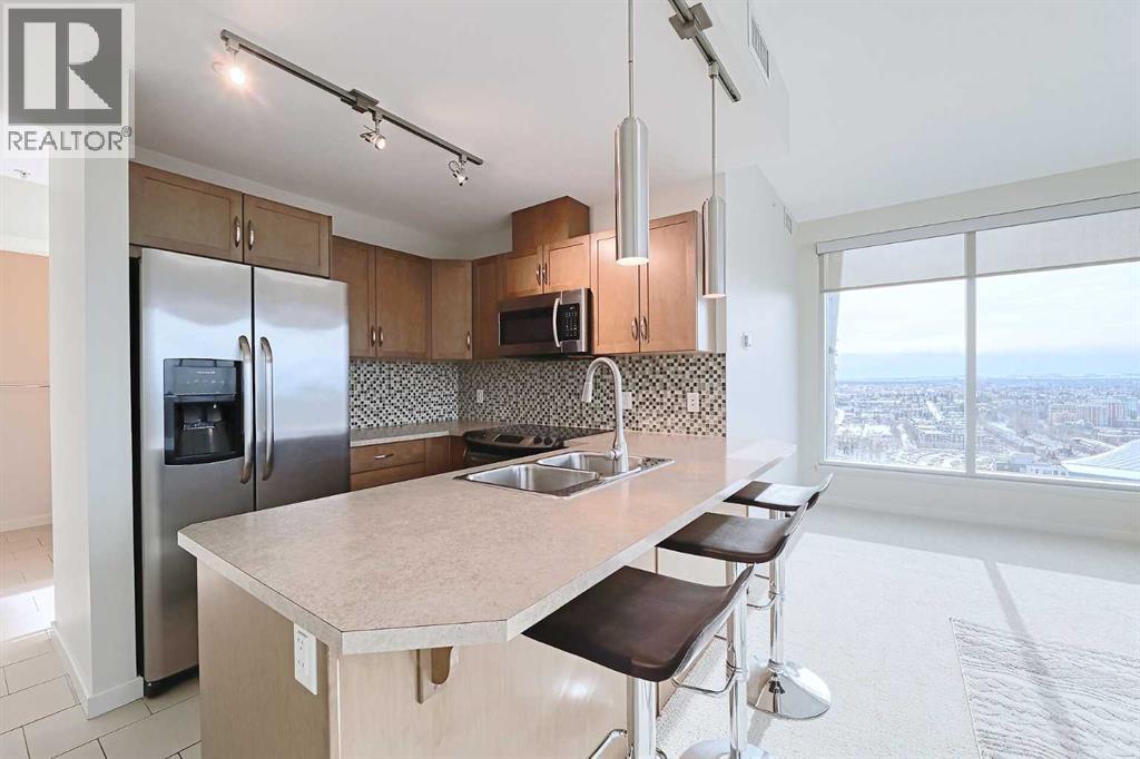 2804, 1320 1 Street Se, Calgary, AB - Indoor Photo Showing Kitchen With Double Sink