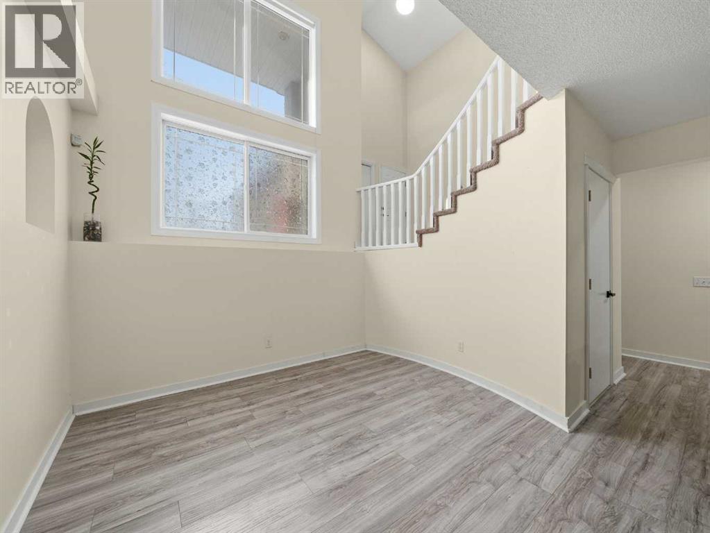 109 Somerset Close Sw, Calgary, AB - Indoor Photo Showing Other Room