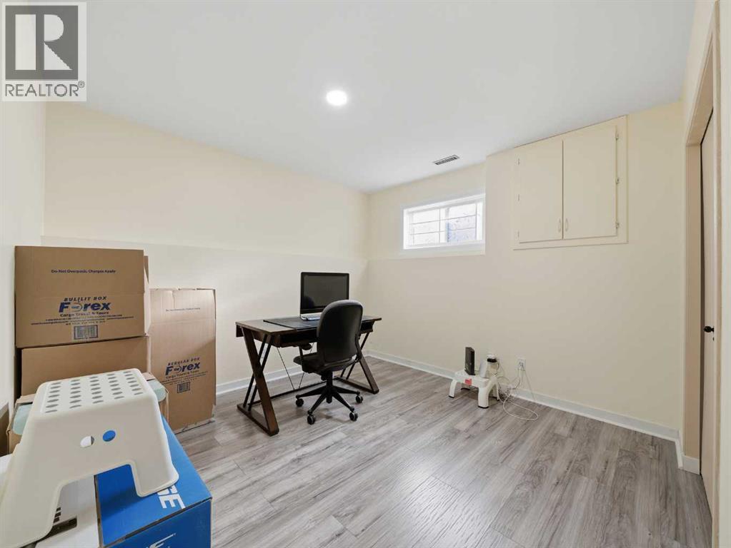 109 Somerset Close Sw, Calgary, AB - Indoor