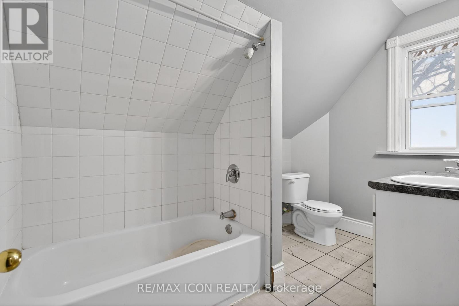 Unit 3 - 720 Queens Avenue, London East (East G), ON - Indoor Photo Showing Bathroom