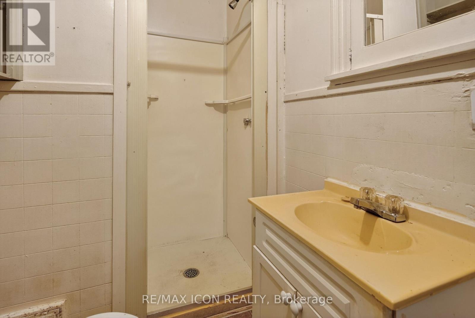 Unit 1 - 720 Queens Avenue, London East (East G), ON - Indoor Photo Showing Bathroom