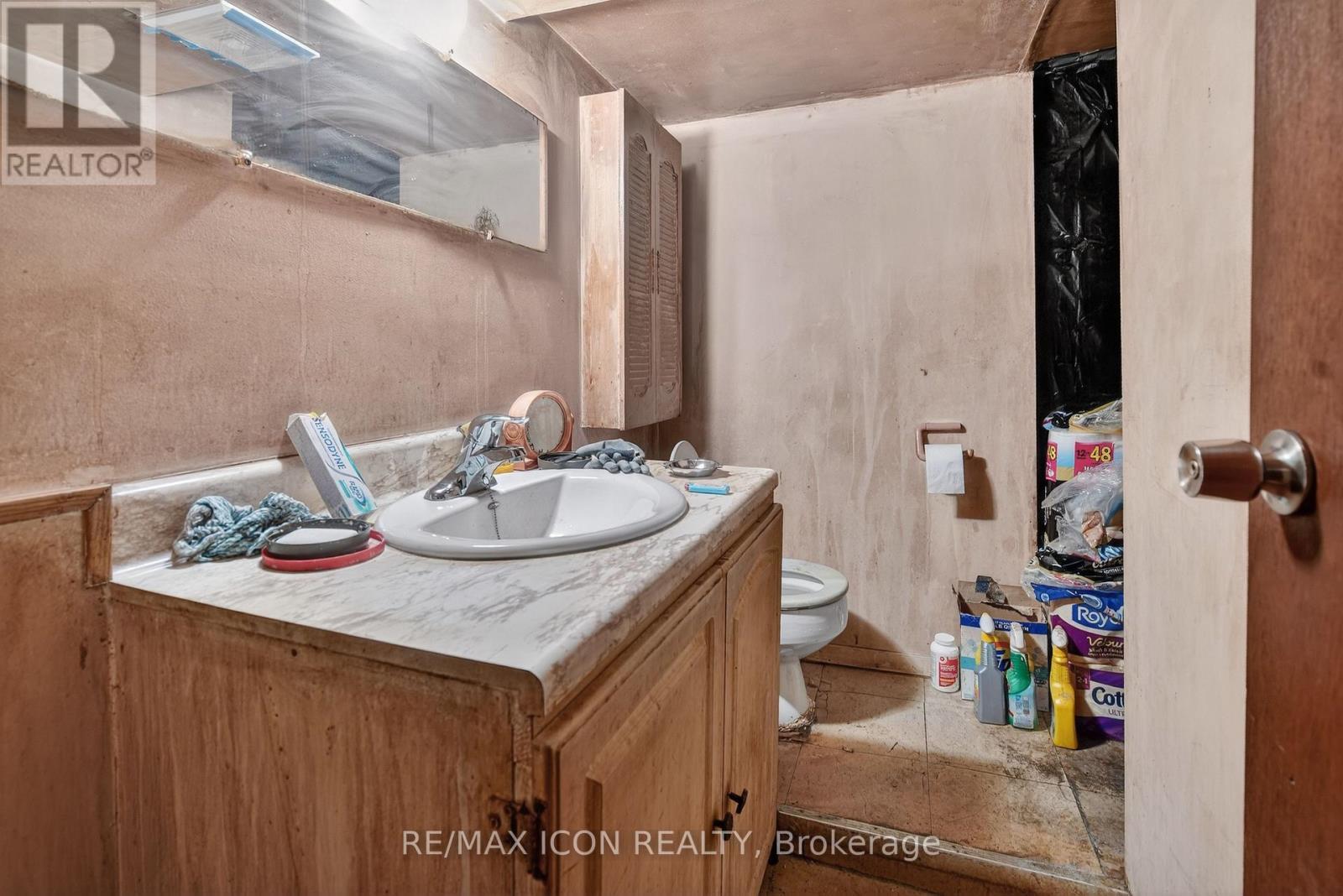 720 Queens Avenue, London East (East G), ON - Indoor Photo Showing Bathroom