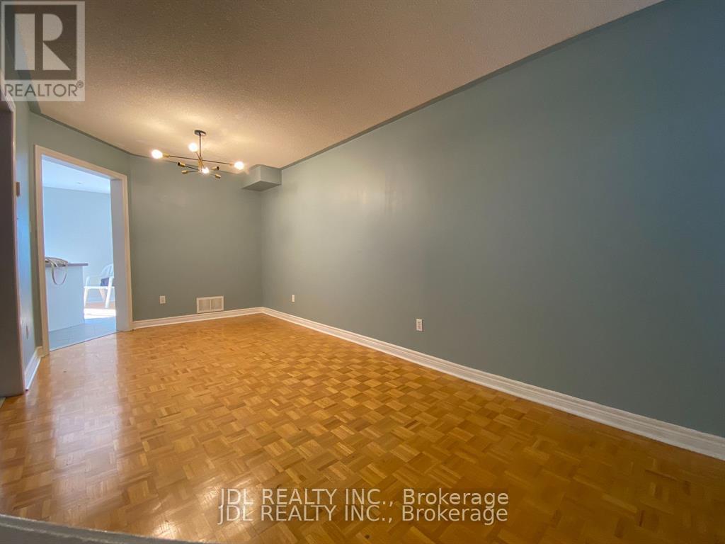 618 Leatherleaf Drive, Mississauga, ON - Indoor Photo Showing Other Room