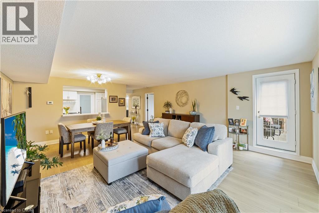 216 Plains Road W Unit# B403, Burlington, ON - Indoor Photo Showing Living Room