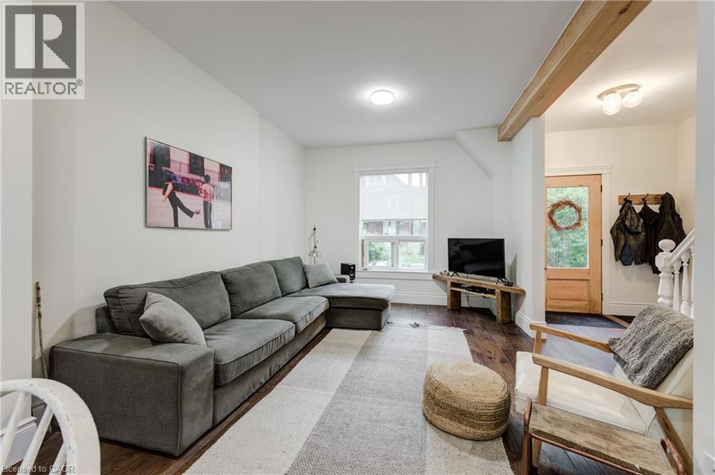 97 Gladstone Avenue, Hamilton, ON - Indoor Photo Showing Living Room