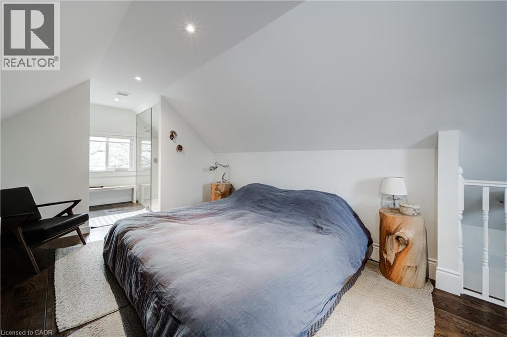 97 Gladstone Avenue, Hamilton, ON - Indoor Photo Showing Bedroom