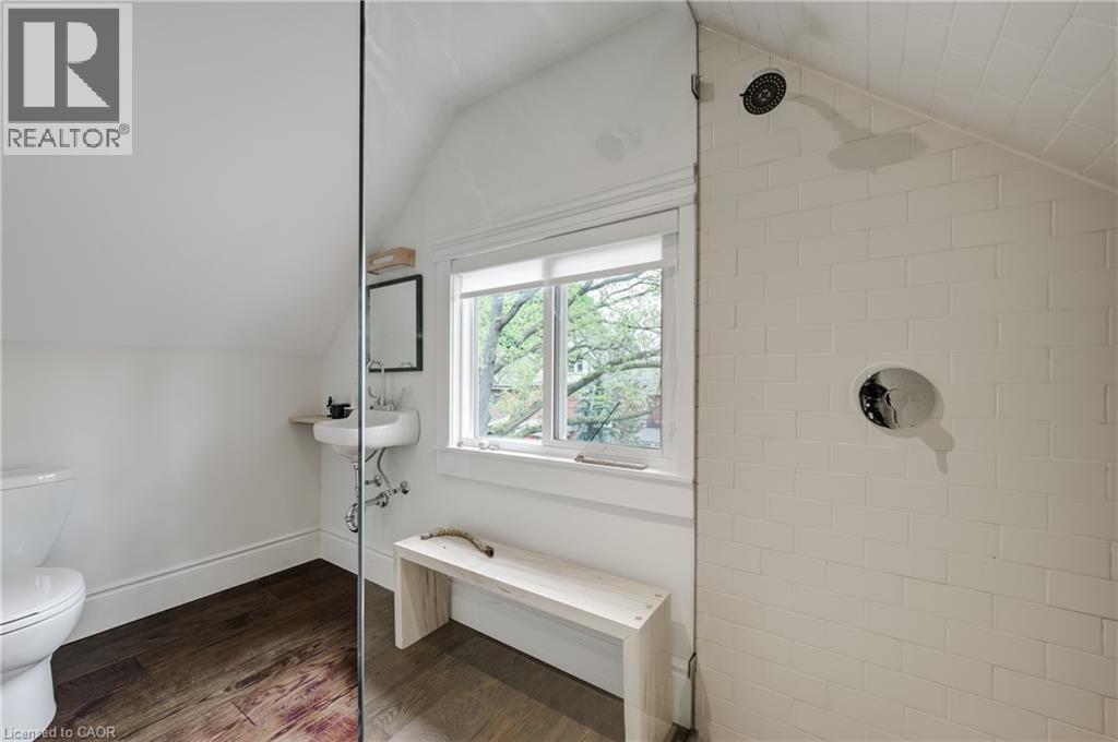 97 Gladstone Avenue, Hamilton, ON - Indoor Photo Showing Bathroom