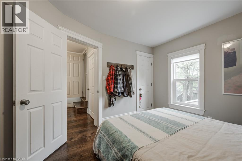97 Gladstone Avenue, Hamilton, ON - Indoor Photo Showing Bedroom