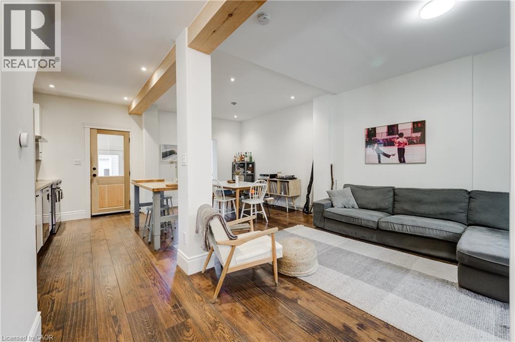97 Gladstone Avenue, Hamilton, ON - Indoor Photo Showing Living Room