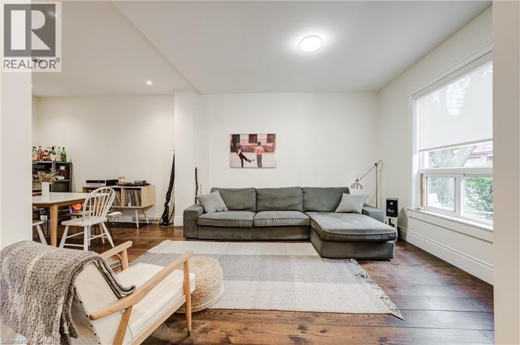 97 Gladstone Avenue, Hamilton, ON - Indoor Photo Showing Living Room