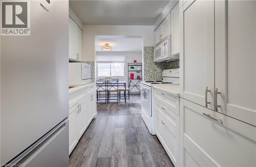285 Sandowne Drive Unit# 1, Waterloo, ON - Indoor Photo Showing Kitchen