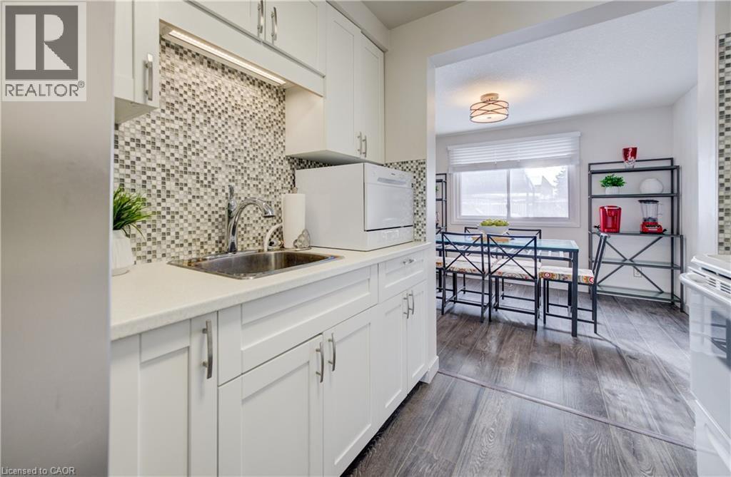 285 Sandowne Drive Unit# 1, Waterloo, ON - Indoor Photo Showing Kitchen