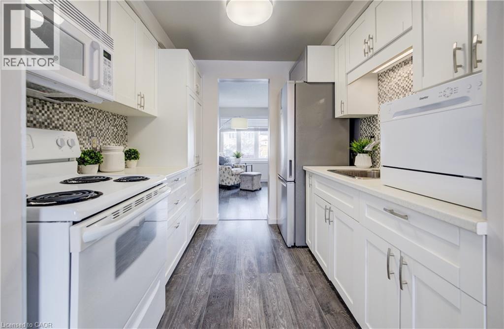 285 Sandowne Drive Unit# 1, Waterloo, ON - Indoor Photo Showing Kitchen