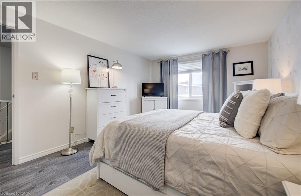 285 Sandowne Drive Unit# 1, Waterloo, ON - Indoor Photo Showing Bedroom