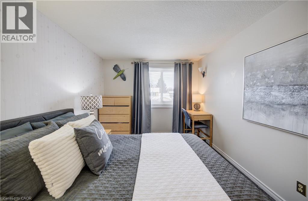 285 Sandowne Drive Unit# 1, Waterloo, ON - Indoor Photo Showing Bedroom