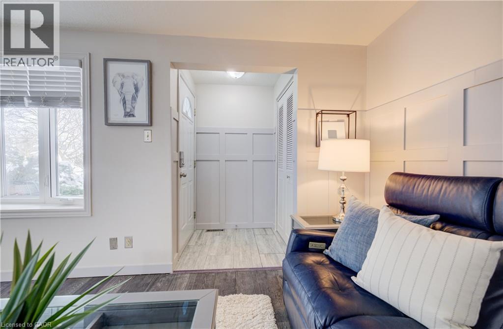 285 Sandowne Drive Unit# 1, Waterloo, ON - Indoor Photo Showing Bedroom