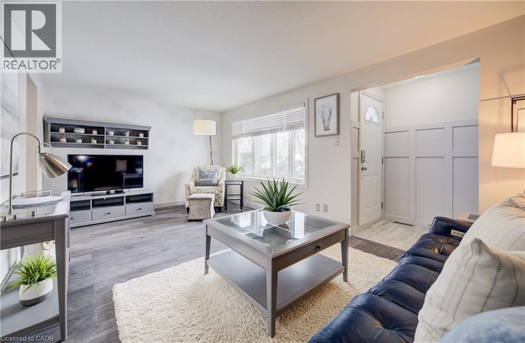 285 Sandowne Drive Unit# 1, Waterloo, ON - Indoor Photo Showing Living Room