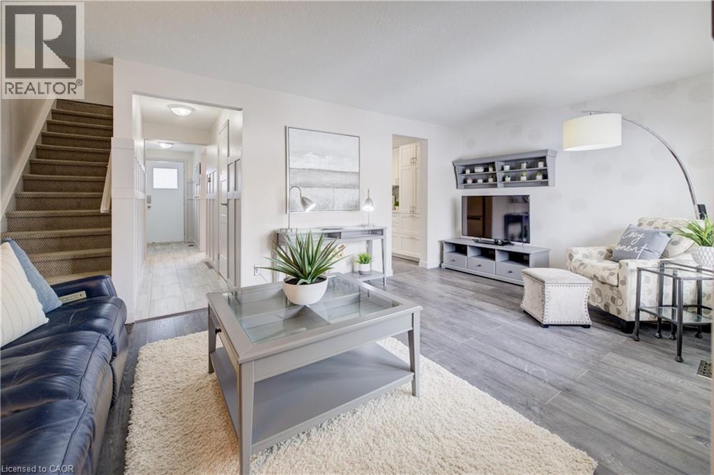 285 Sandowne Drive Unit# 1, Waterloo, ON - Indoor Photo Showing Living Room
