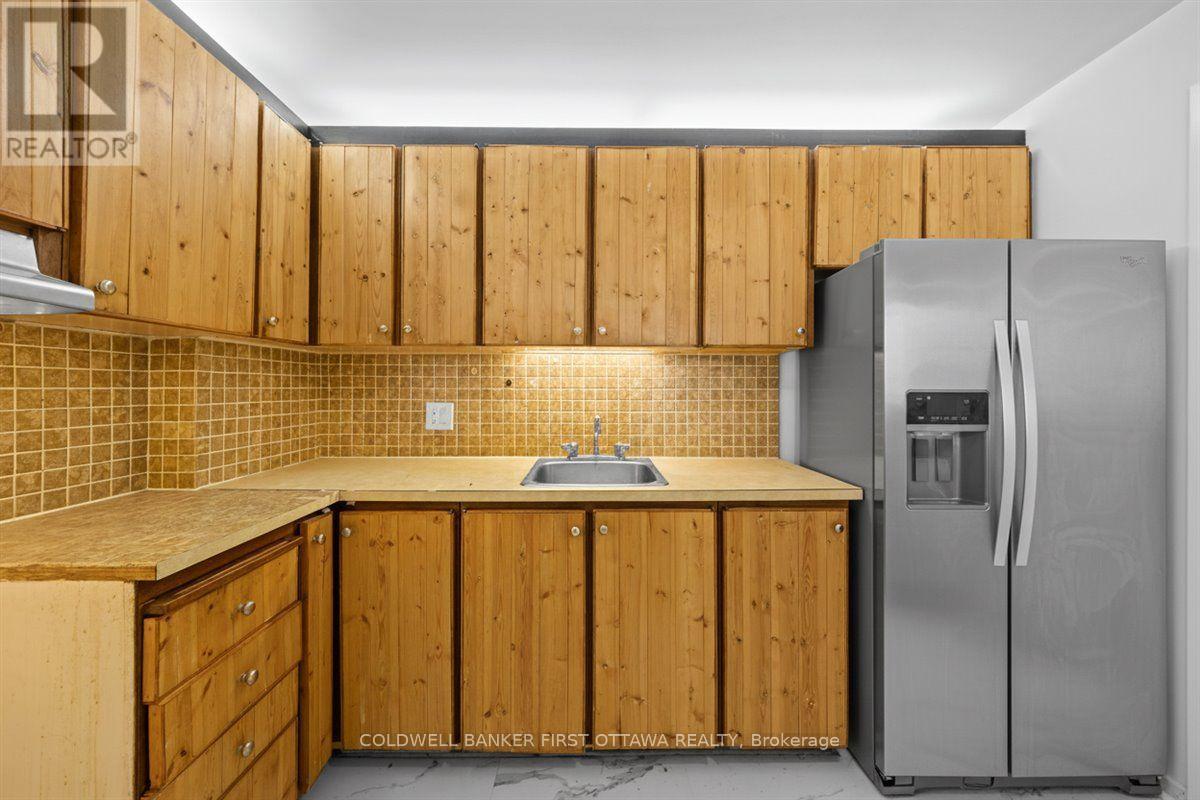 808 - 1171 Ambleside Drive, Ottawa, ON - Indoor Photo Showing Kitchen