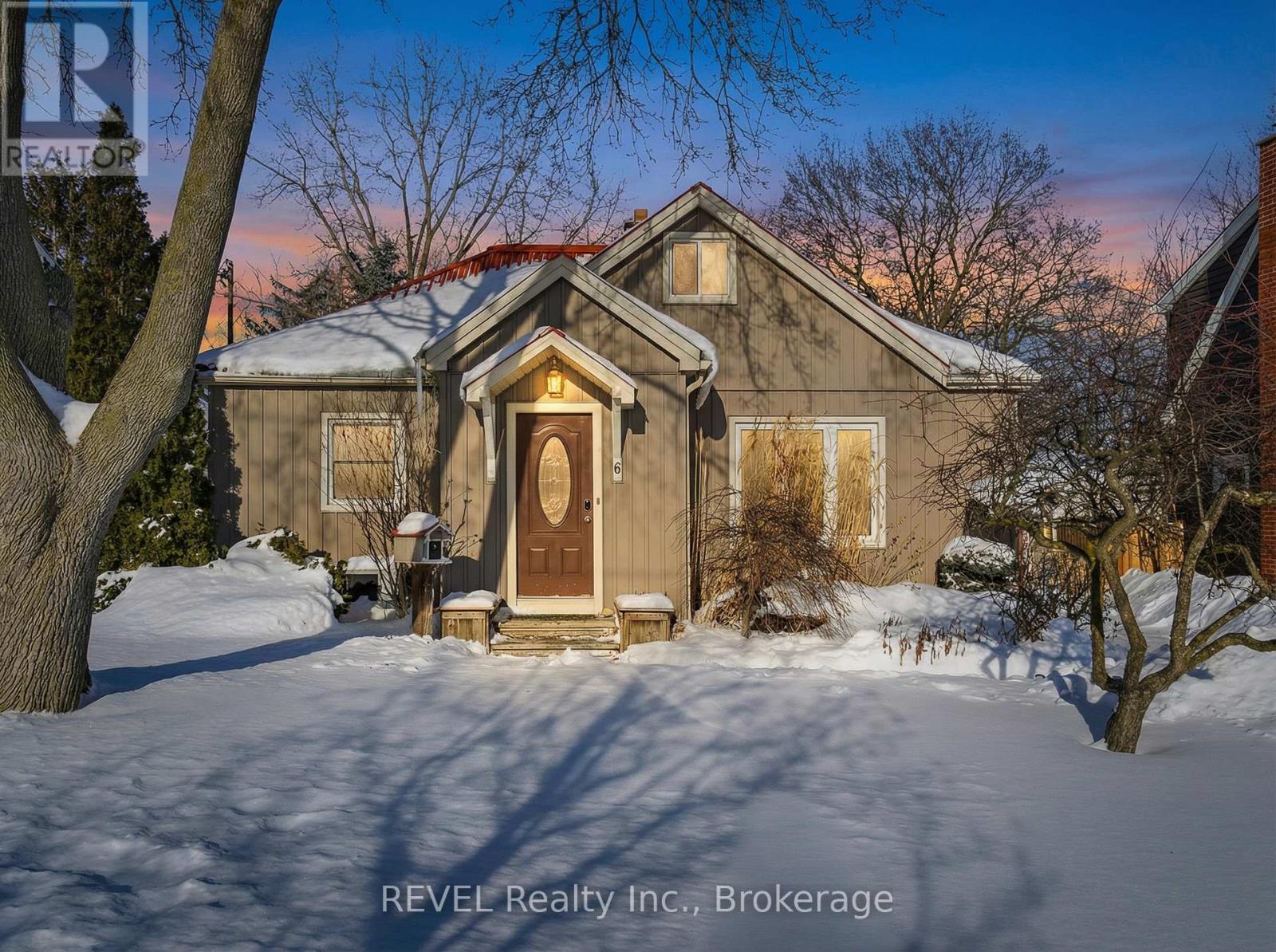 6 Rosslyn Avenue, Grimsby (Grimsby East), ON - Outdoor