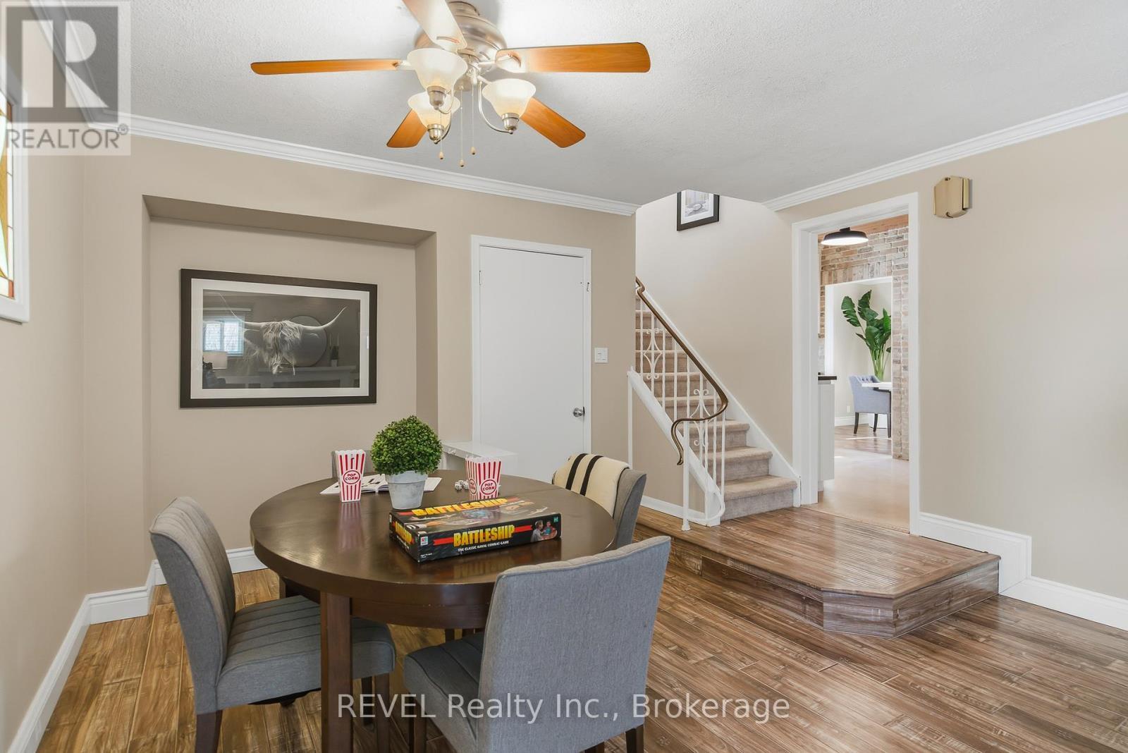 6 Rosslyn Avenue, Grimsby (Grimsby East), ON - Indoor Photo Showing Dining Room