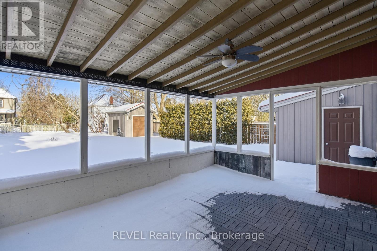 6 Rosslyn Avenue, Grimsby (Grimsby East), ON - Outdoor With Deck Patio Veranda With Exterior