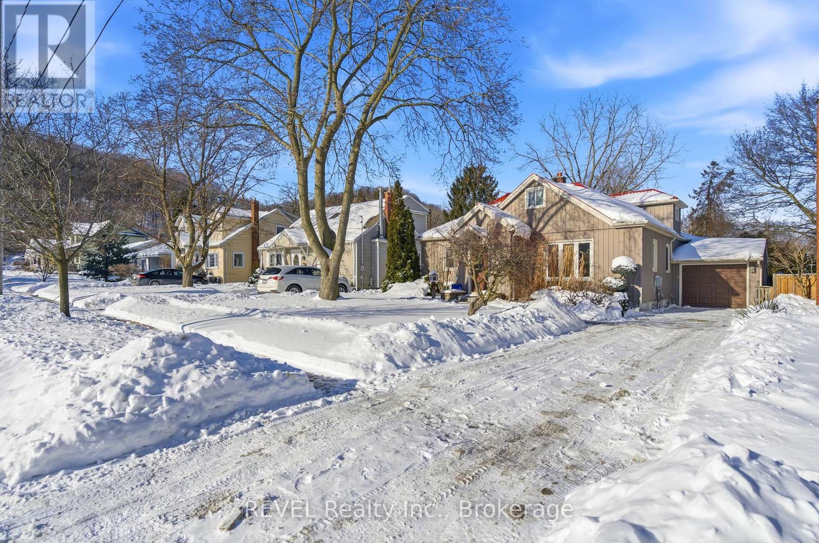 6 Rosslyn Avenue, Grimsby (Grimsby East), ON - Outdoor