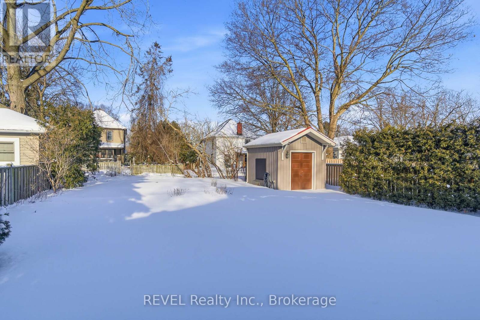 6 Rosslyn Avenue, Grimsby (Grimsby East), ON - Outdoor